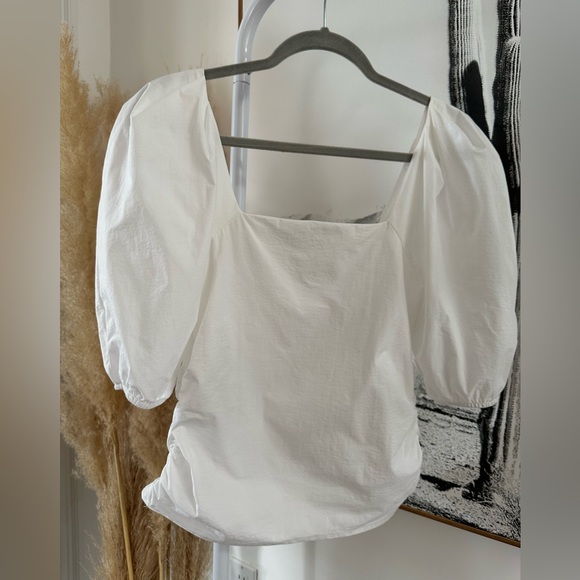 Crisp white top from Zara in size small. Stretchy, square neck, puff sleeves. - Picture 7 of 13